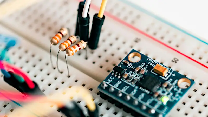 How does a resistor work: example of resistors in a breadboard circuit