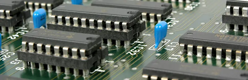 Integrated circuit in a socket